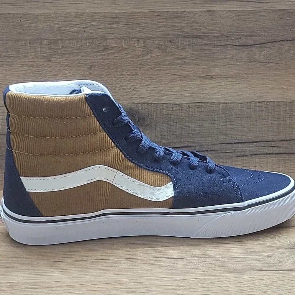 Van's SK8-Hi Brand new in the box no lid authentic uper leather and textile size